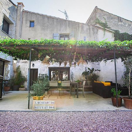 Oustaou De Betty Et Bob Bed & Breakfast Le Cailar Екстериор снимка