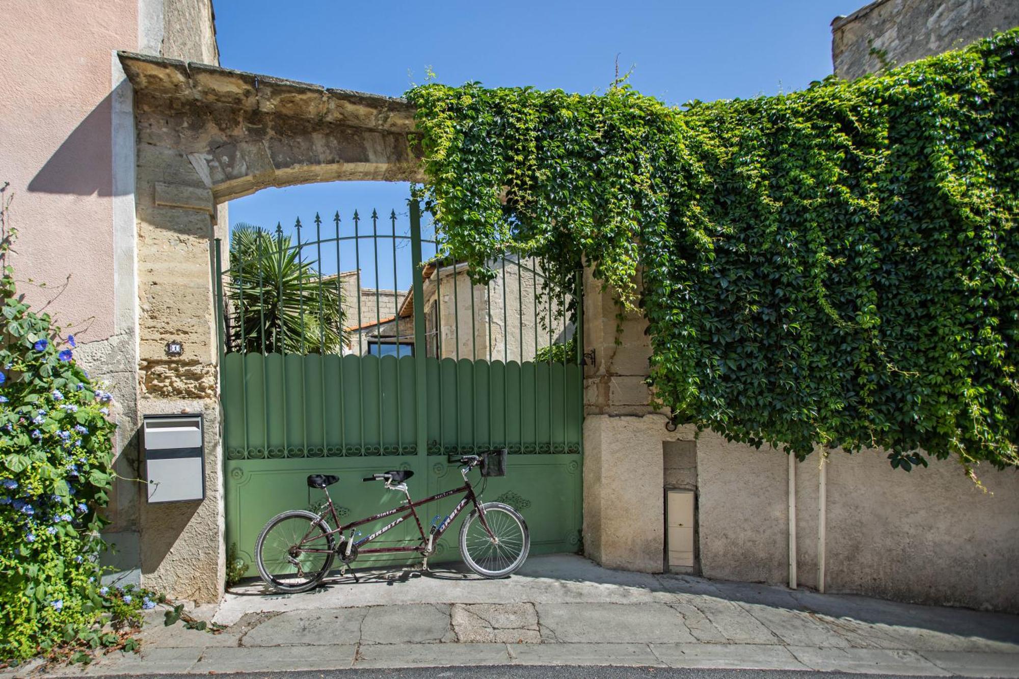 Oustaou De Betty Et Bob Bed & Breakfast Le Cailar Екстериор снимка